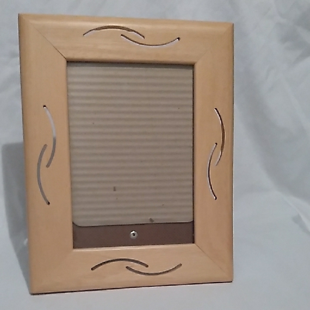 Elegant Light Wood Birch Colored 5" x 7" Photo Frame